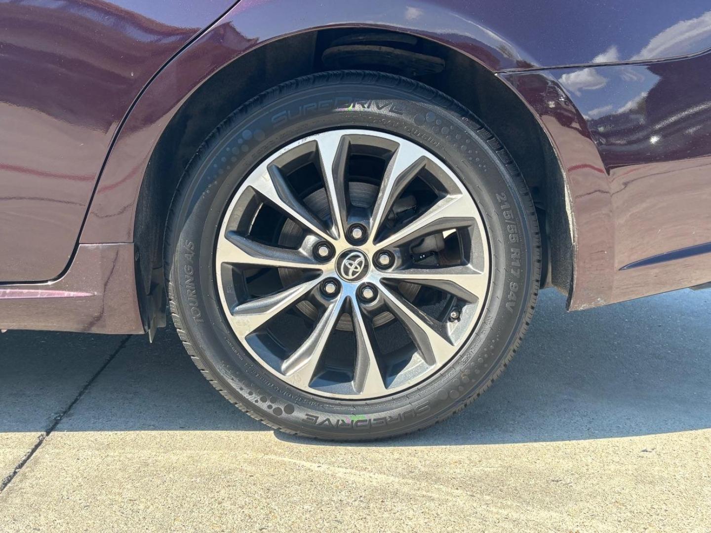 2018 Red Toyota Avalon XLE (4T1BK1EB3JU) with an 3.5L V-6 DOHC engine, located at 2401 E Main St., Grand Prairie, TX, 75050, (972) 262-4440, 32.748981, -96.969643 - Photo#4