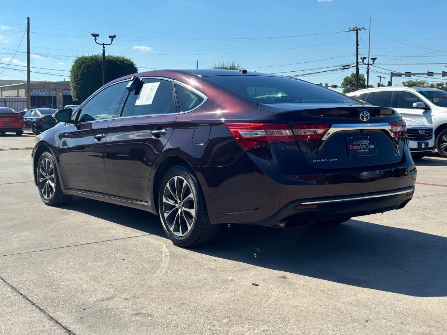 2018 Red Toyota Avalon XLE (4T1BK1EB3JU) with an 3.5L V-6 DOHC engine, located at 2401 E Main St., Grand Prairie, TX, 75050, (972) 262-4440, 32.748981, -96.969643 - Photo#6