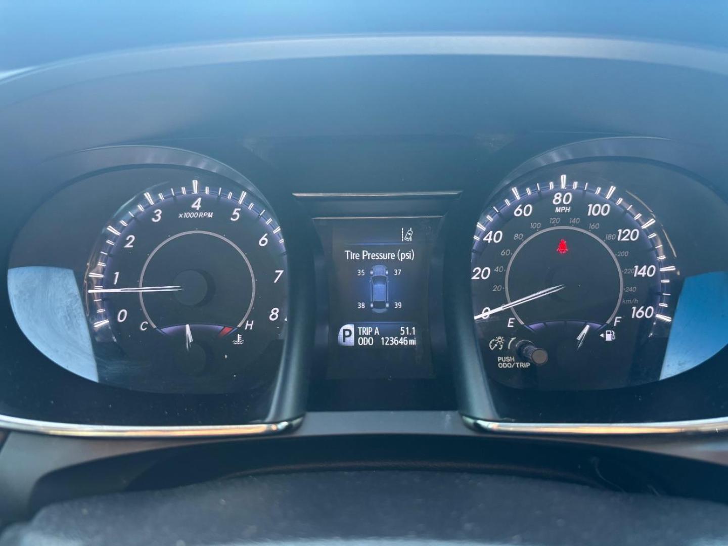 2018 Red Toyota Avalon (4T1BK1EB3JU) with an 3.5L V-6 DOHC engine, located at 2401 E Main St., Grand Prairie, TX, 75050, (972) 262-4440, 32.748981, -96.969643 - Photo#5