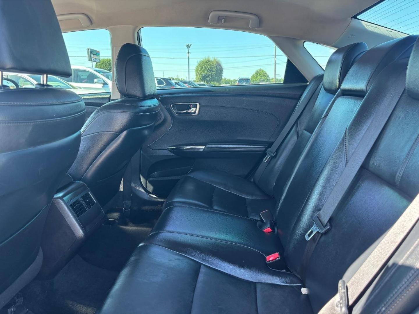 2018 Red Toyota Avalon (4T1BK1EB3JU) with an 3.5L V-6 DOHC engine, located at 2401 E Main St., Grand Prairie, TX, 75050, (972) 262-4440, 32.748981, -96.969643 - Photo#8