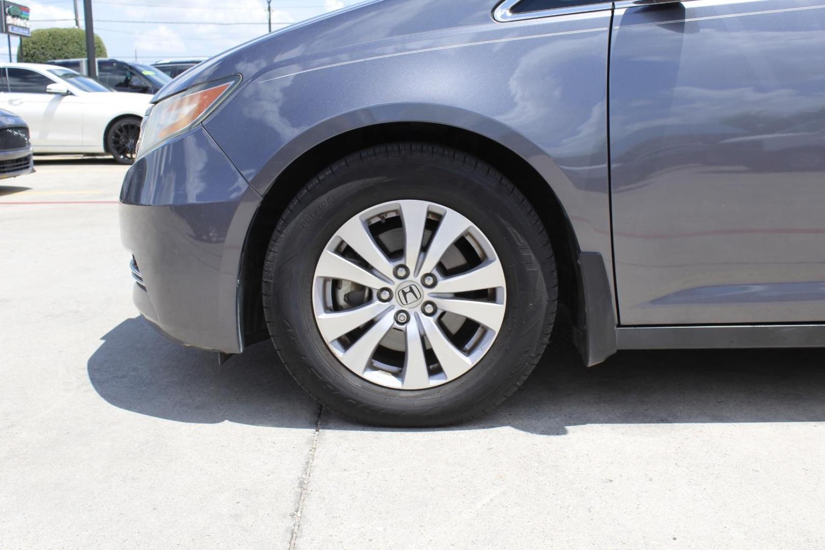 2016 Gray Honda Odyssey SE (5FNRL5H39GB) with an 3.5L V-6 i-VTEC variable valve control engine, located at 2401 E Main St., Grand Prairie, TX, 75050, (972) 262-4440, 32.748981, -96.969643 - Photo#3