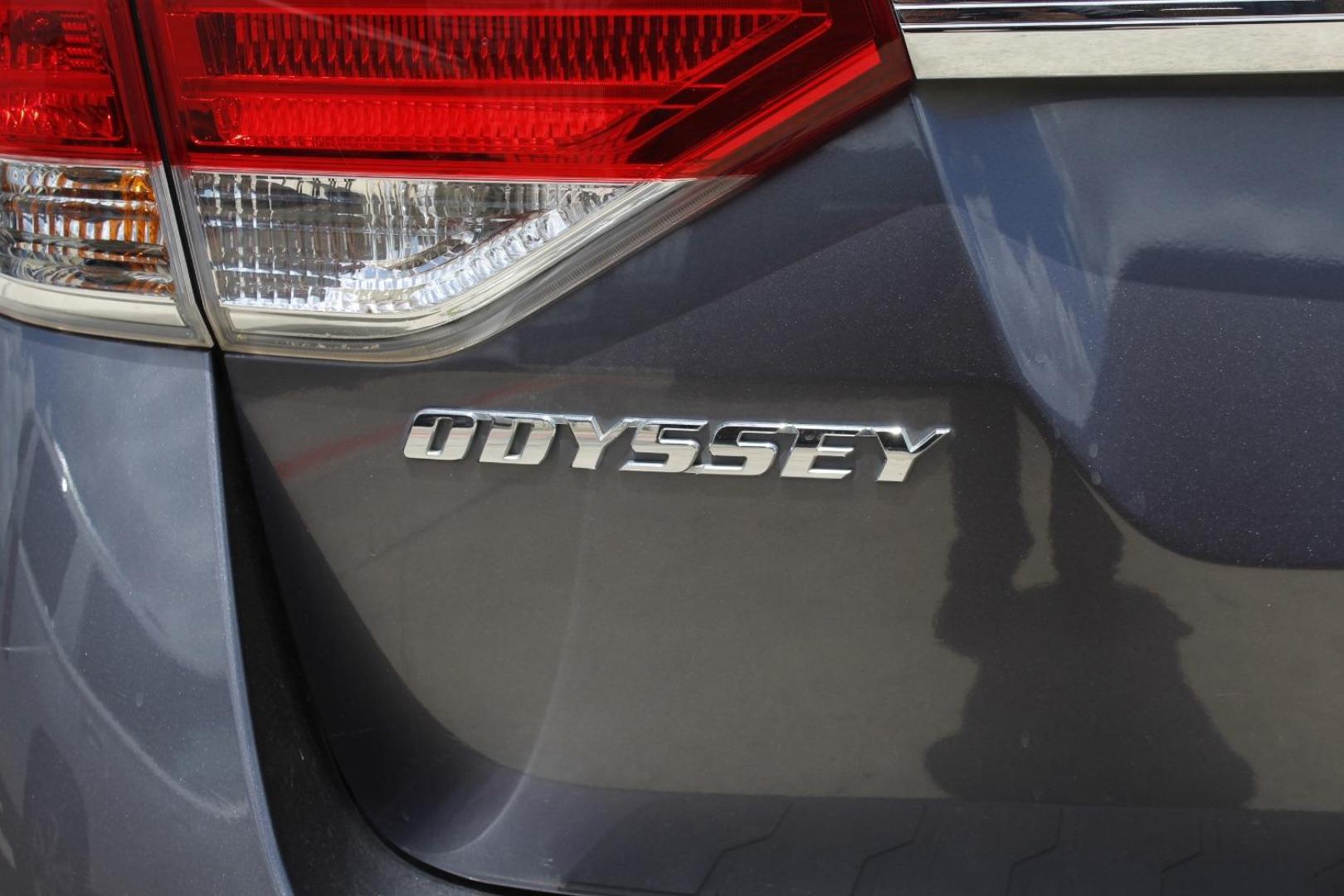 2016 Gray Honda Odyssey SE (5FNRL5H39GB) with an 3.5L V-6 i-VTEC variable valve control engine, located at 2401 E Main St., Grand Prairie, TX, 75050, (972) 262-4440, 32.748981, -96.969643 - Photo#5