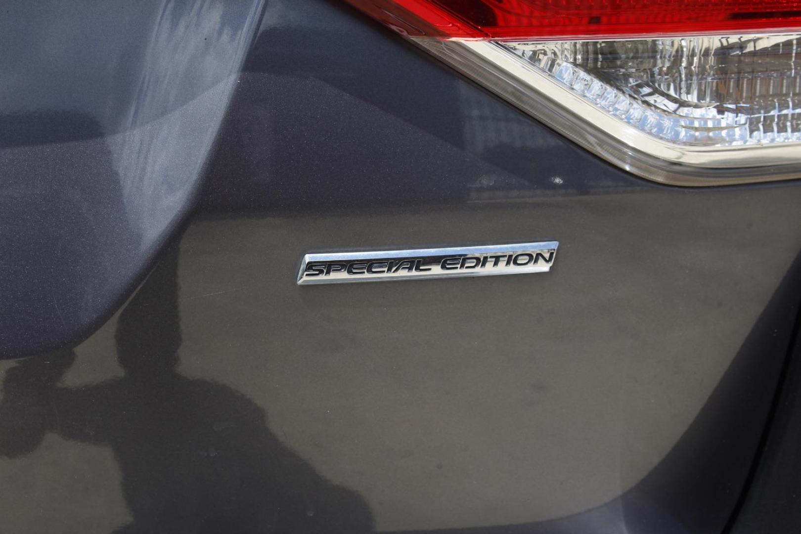 2016 Gray Honda Odyssey SE (5FNRL5H39GB) with an 3.5L V-6 i-VTEC variable valve control engine, located at 2401 E Main St., Grand Prairie, TX, 75050, (972) 262-4440, 32.748981, -96.969643 - Photo#8