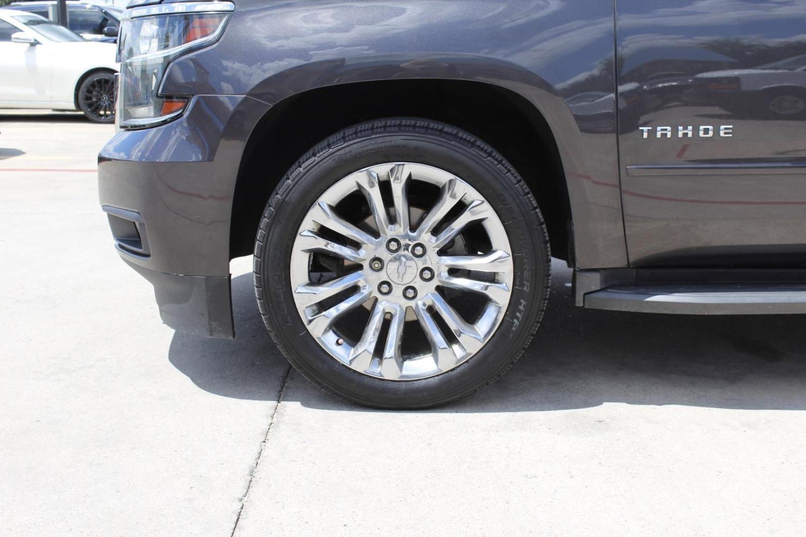 2016 Gray Chevrolet Tahoe LT (1GNSCBKCXGR) with an EcoTec3 5.3L V-8 gasoline direct injection engine, located at 2401 E Main St., Grand Prairie, TX, 75050, (972) 262-4440, 32.748981, -96.969643 - Photo#3
