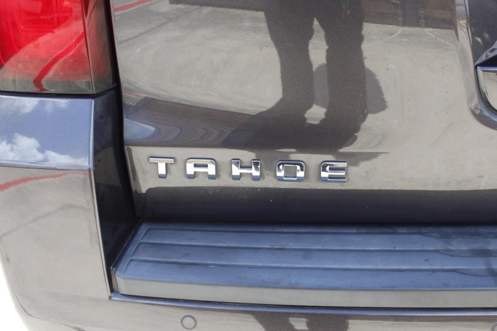 2016 Gray Chevrolet Tahoe LT (1GNSCBKCXGR) with an EcoTec3 5.3L V-8 gasoline direct injection engine, located at 2401 E Main St., Grand Prairie, TX, 75050, (972) 262-4440, 32.748981, -96.969643 - Photo#5