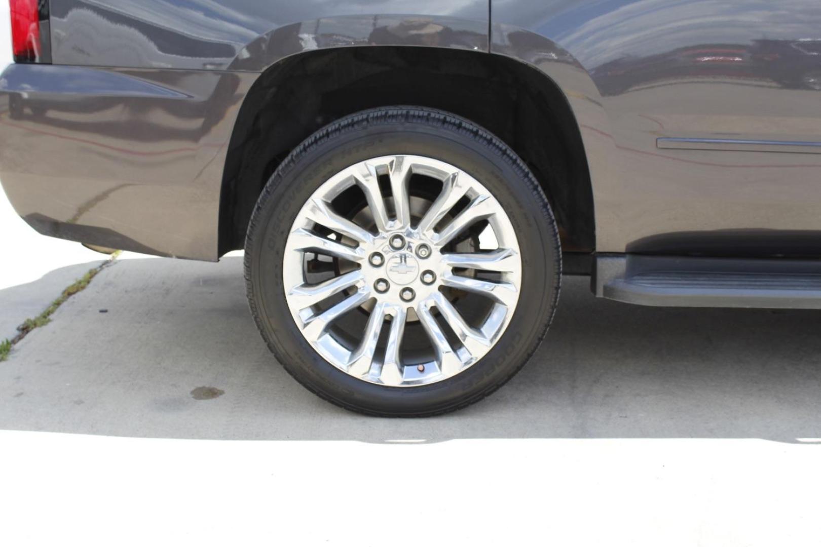 2016 Gray Chevrolet Tahoe LT (1GNSCBKCXGR) with an EcoTec3 5.3L V-8 gasoline direct injection engine, located at 2401 E Main St., Grand Prairie, TX, 75050, (972) 262-4440, 32.748981, -96.969643 - Photo#9