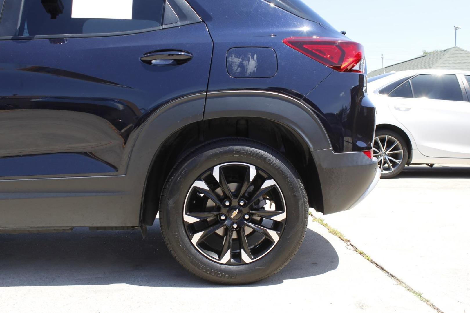 2021 Black Chevrolet Trailblazer FWD LT (KL79MPSL8MB) , located at 2401 E Main St., Grand Prairie, TX, 75050, (972) 262-4440, 32.748981, -96.969643 - Photo#4