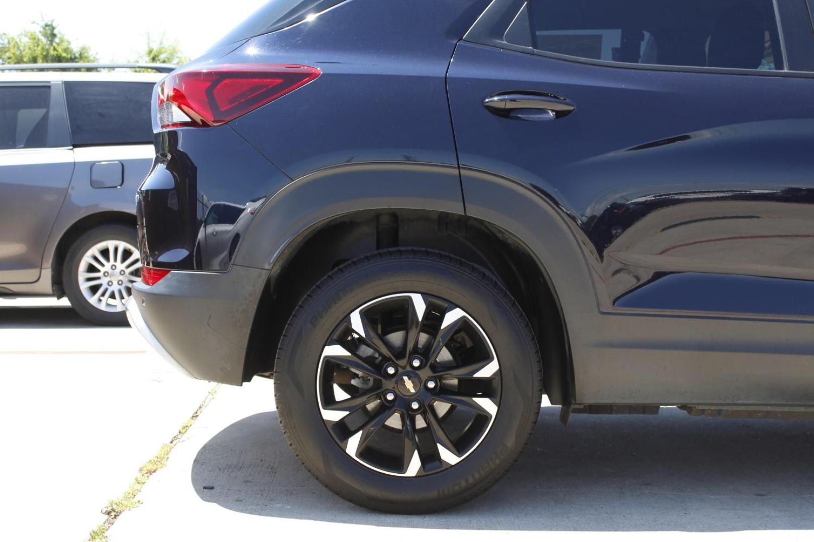 2021 Black Chevrolet Trailblazer FWD LT (KL79MPSL8MB) , located at 2401 E Main St., Grand Prairie, TX, 75050, (972) 262-4440, 32.748981, -96.969643 - Photo#11