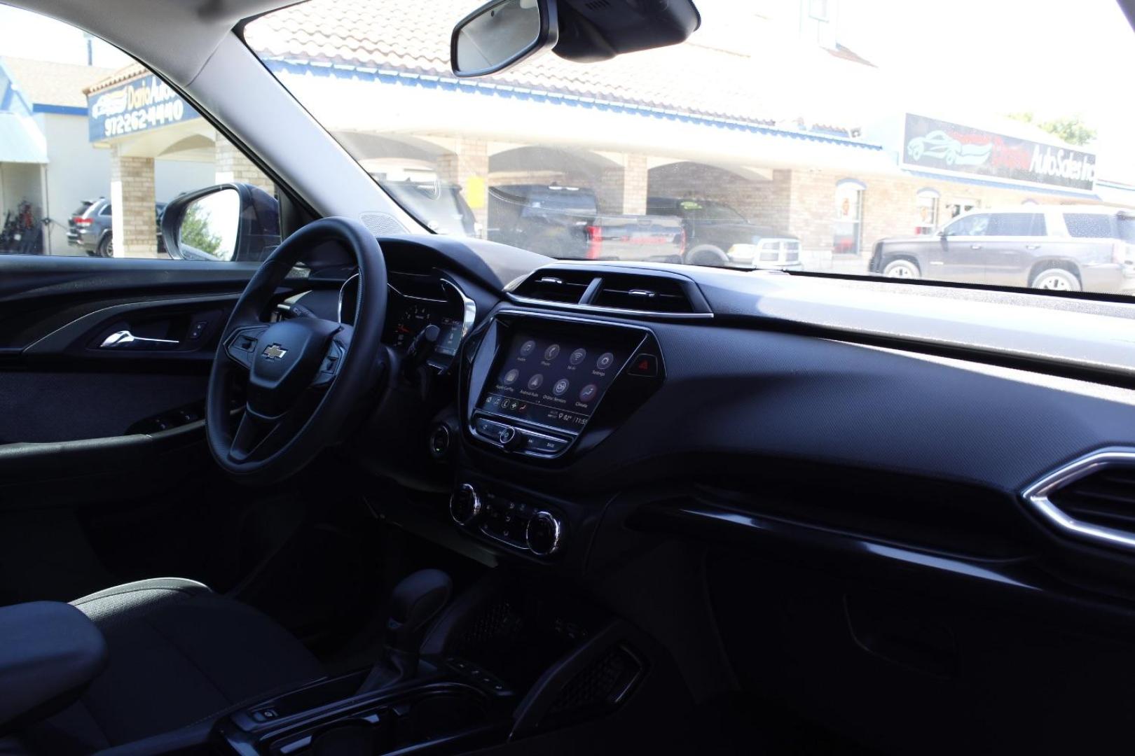 2021 Black Chevrolet Trailblazer FWD LT (KL79MPSL8MB) , located at 2401 E Main St., Grand Prairie, TX, 75050, (972) 262-4440, 32.748981, -96.969643 - Photo#14