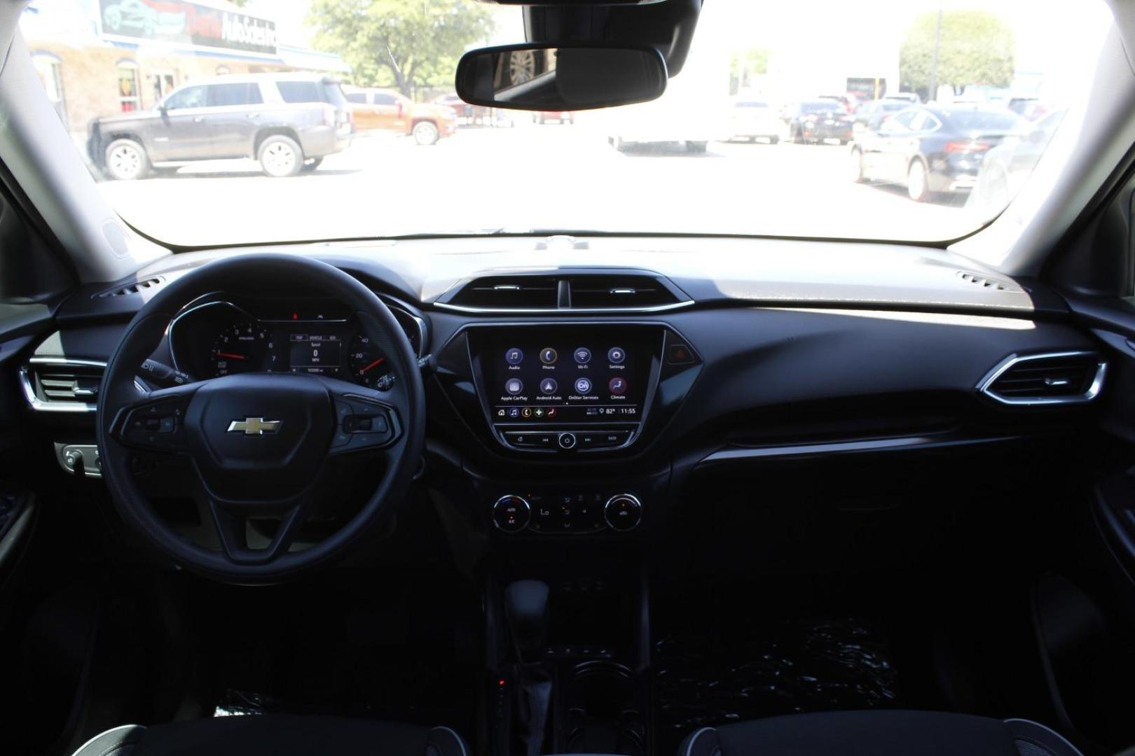 2021 Black Chevrolet Trailblazer FWD LT (KL79MPSL8MB) , located at 2401 E Main St., Grand Prairie, TX, 75050, (972) 262-4440, 32.748981, -96.969643 - Photo#15