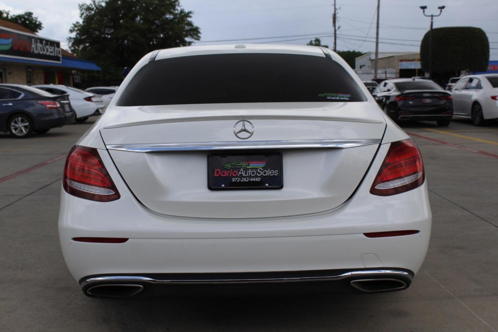2017 White Mercedes-Benz E-Class E300 Luxury Sedan (WDDZF4JB2HA) with an 3.5L V6 DOHC 24V engine, 7-Speed Automatic transmission, located at 2401 E Main St., Grand Prairie, TX, 75050, (972) 262-4440, 32.748981, -96.969643 - Photo#5