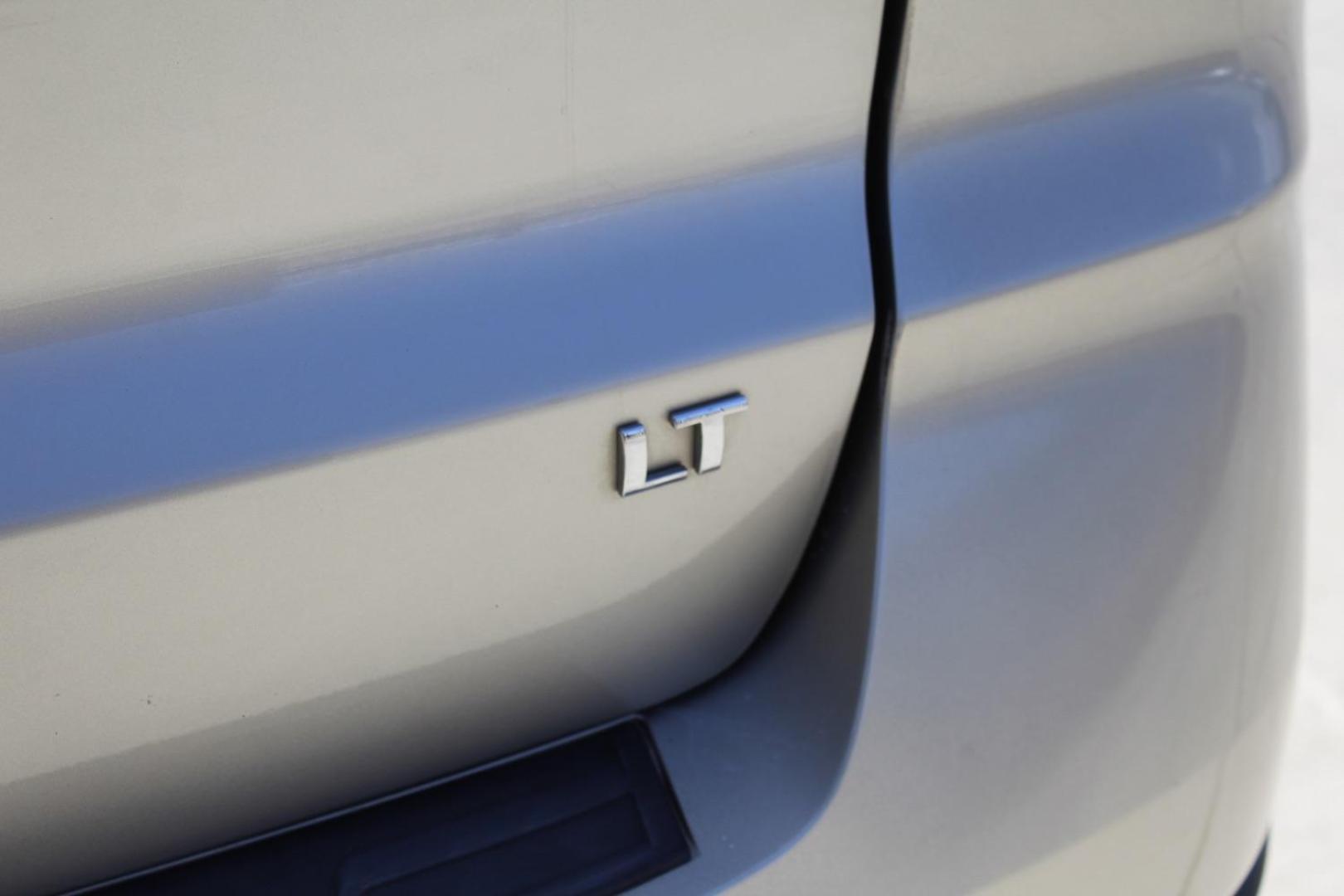 2017 Gold Chevrolet Traverse 2LT (1GNKRHKD0HJ) with an 3.6L V-6 gasoline direct injection engine, located at 2401 E Main St., Grand Prairie, TX, 75050, (972) 262-4440, 32.748981, -96.969643 - Photo#8