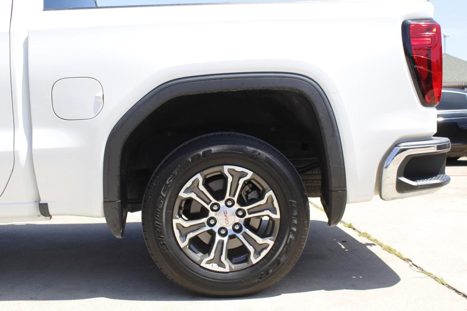 2019 White GMC Sierra 1500 SLE (1GTP8BED6KZ) , located at 2401 E Main St., Grand Prairie, TX, 75050, (972) 262-4440, 32.748981, -96.969643 - Photo#4