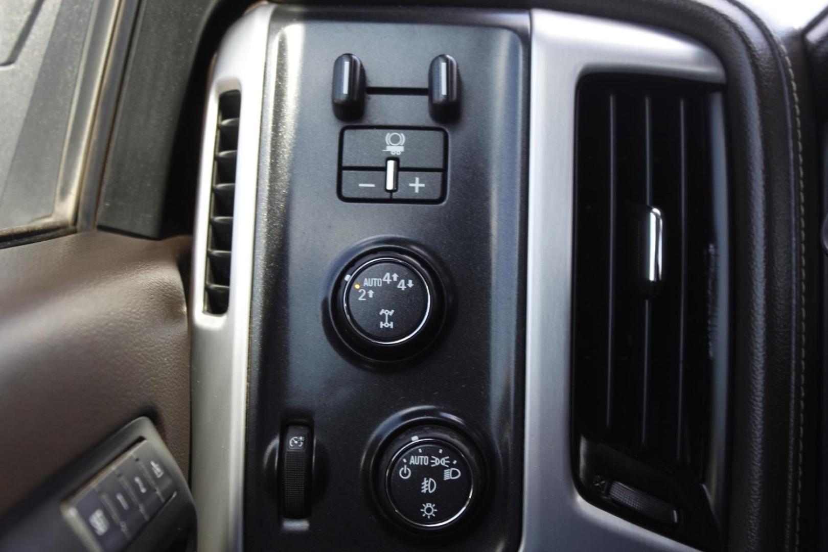 2019 White GMC Sierra 1500 SLE (1GTP8BED6KZ) , located at 2401 E Main St., Grand Prairie, TX, 75050, (972) 262-4440, 32.748981, -96.969643 - Photo#25