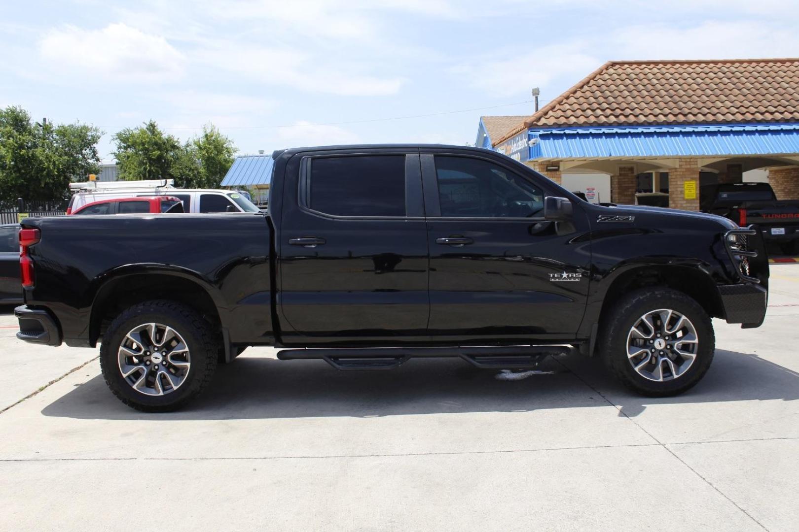 2021 Black Chevrolet Silverado 1500 4WD Crew Cab Short Bed RST (3GCUYEED3MG) , located at 2401 E Main St., Grand Prairie, TX, 75050, (972) 262-4440, 32.748981, -96.969643 - Photo#9