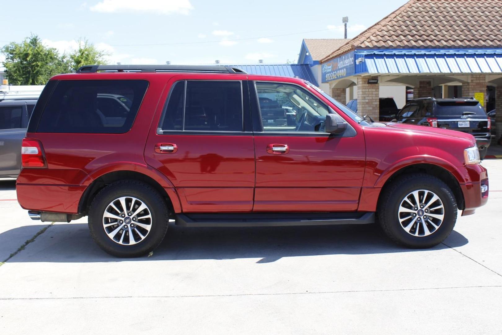 2015 Red Ford Expedition XLT (1FMJU1HT7FE) with an EcoBoost 3.5L V-6 gasoline direct injection engine, located at 2401 E Main St., Grand Prairie, TX, 75050, (972) 262-4440, 32.748981, -96.969643 - Photo#9