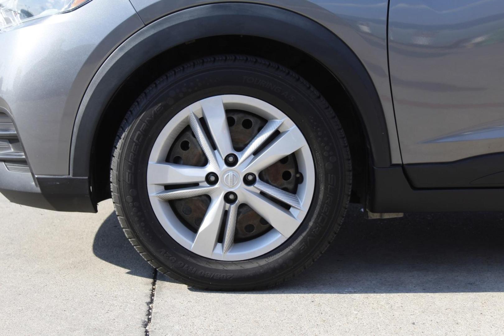 2020 Gray Nissan Kicks S Xtronic CVT (3N1CP5BV8LL) with an 1.6L I-4 DOHC engine, located at 2401 E Main St., Grand Prairie, TX, 75050, (972) 262-4440, 32.748981, -96.969643 - Photo#3