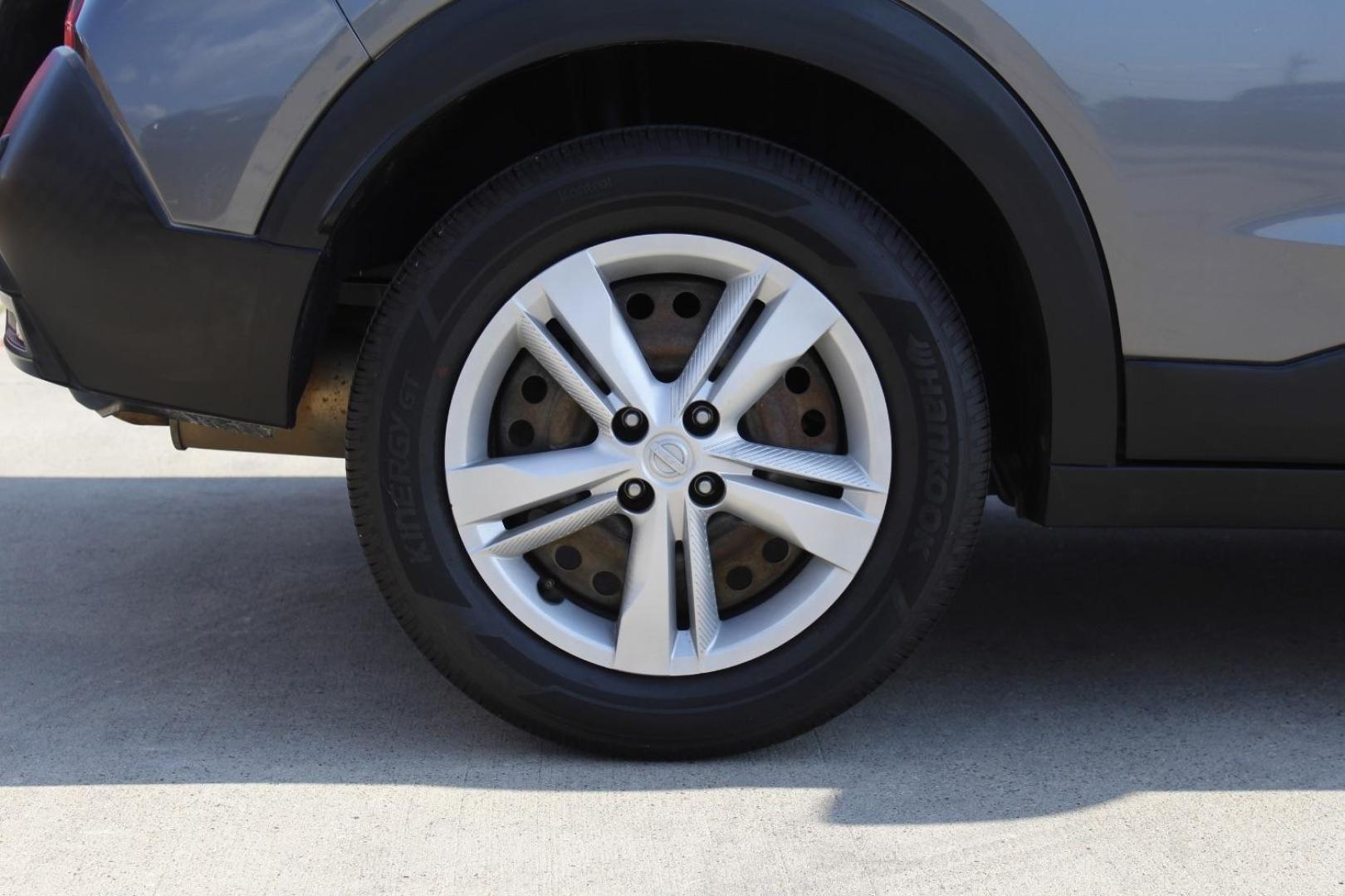 2020 Gray Nissan Kicks S Xtronic CVT (3N1CP5BV8LL) with an 1.6L I-4 DOHC engine, located at 2401 E Main St., Grand Prairie, TX, 75050, (972) 262-4440, 32.748981, -96.969643 - Photo#9