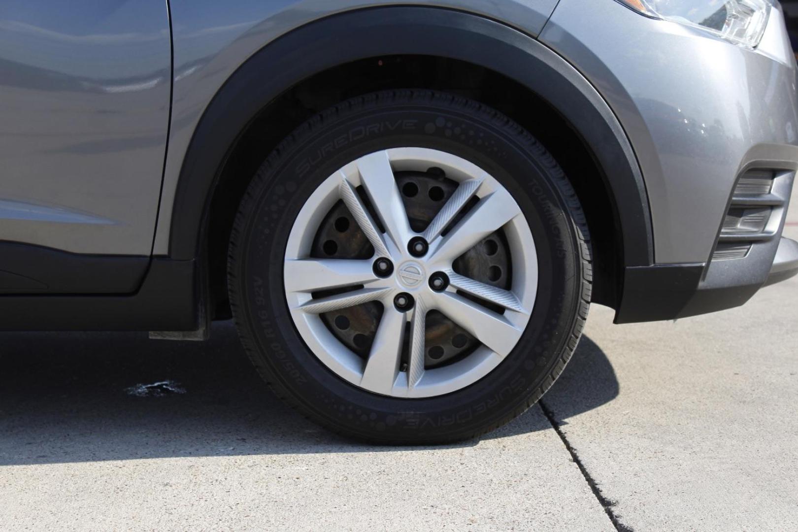 2020 Gray Nissan Kicks S Xtronic CVT (3N1CP5BV8LL) with an 1.6L I-4 DOHC engine, located at 2401 E Main St., Grand Prairie, TX, 75050, (972) 262-4440, 32.748981, -96.969643 - Photo#10