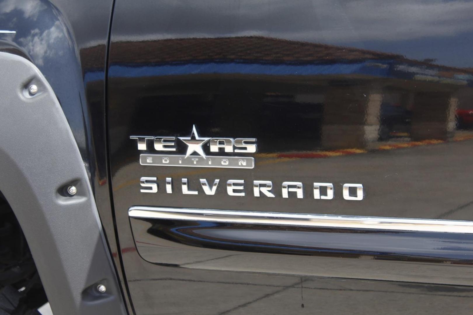 2012 Black Chevrolet Silverado 1500 LT Ext. Cab Long Box 2WD (1GCRCSE08CZ) with an 5.3L V8 OHV 16V FFV engine, 6-Speed Automatic transmission, located at 2401 E Main St., Grand Prairie, TX, 75050, (972) 262-4440, 32.748981, -96.969643 - Photo#4