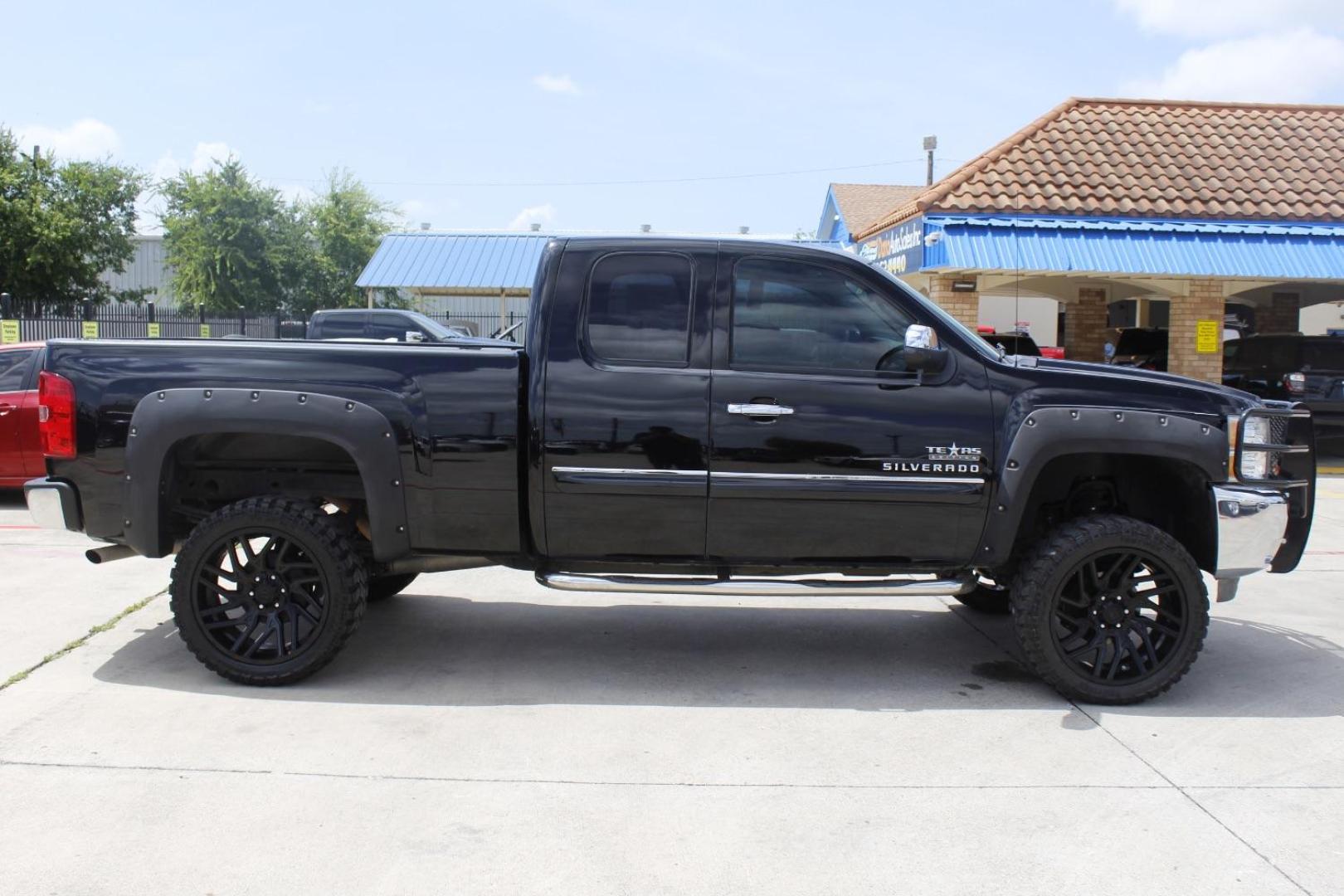 2012 Black Chevrolet Silverado 1500 LT Ext. Cab Long Box 2WD (1GCRCSE08CZ) with an 5.3L V8 OHV 16V FFV engine, 6-Speed Automatic transmission, located at 2401 E Main St., Grand Prairie, TX, 75050, (972) 262-4440, 32.748981, -96.969643 - Photo#10