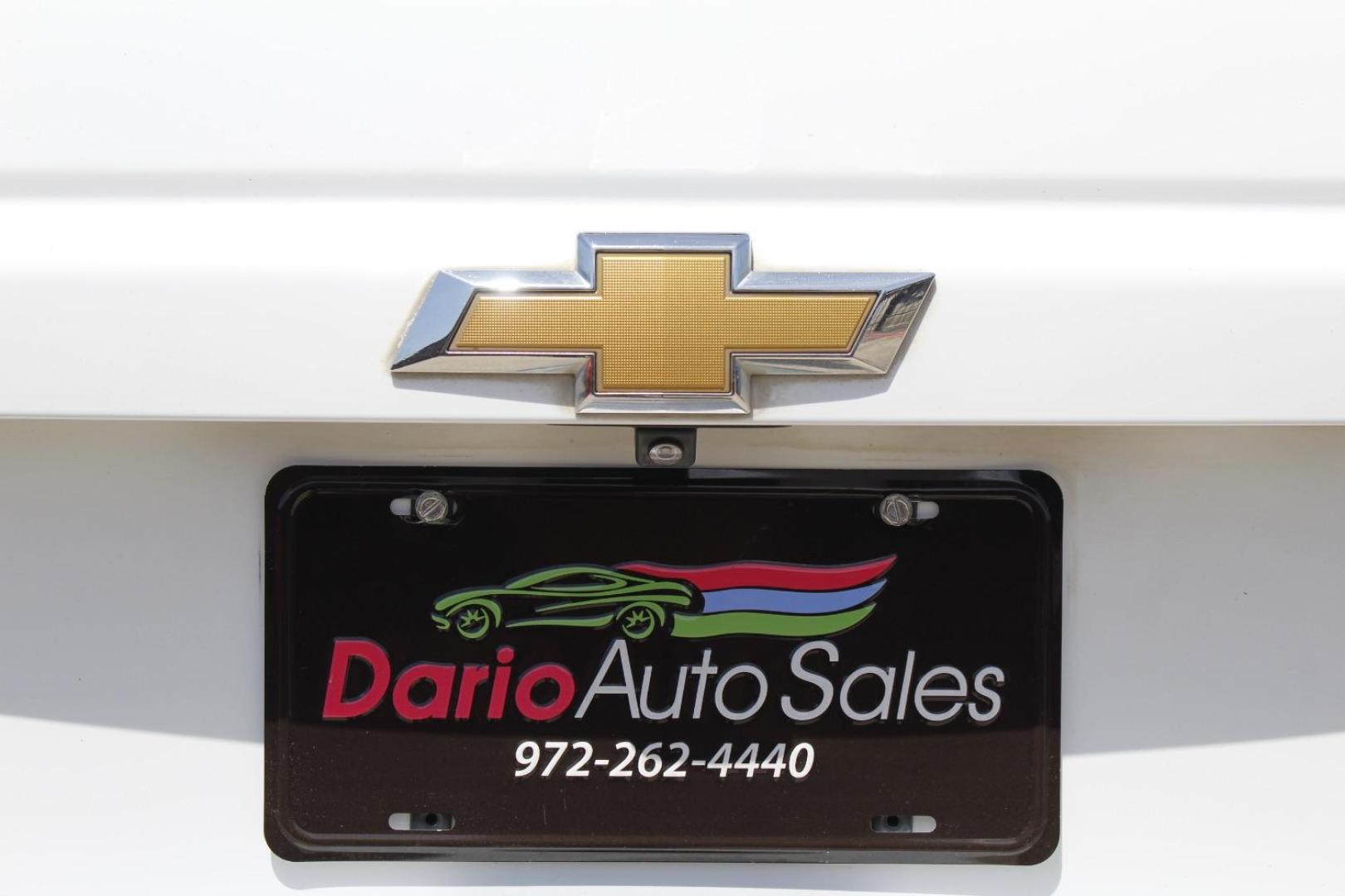 2015 White Chevrolet Tahoe LT (1GNSCBKC0FR) with an EcoTec3 5.3L V-8 gasoline direct injection engine, located at 2401 E Main St., Grand Prairie, TX, 75050, (972) 262-4440, 32.748981, -96.969643 - Photo#7