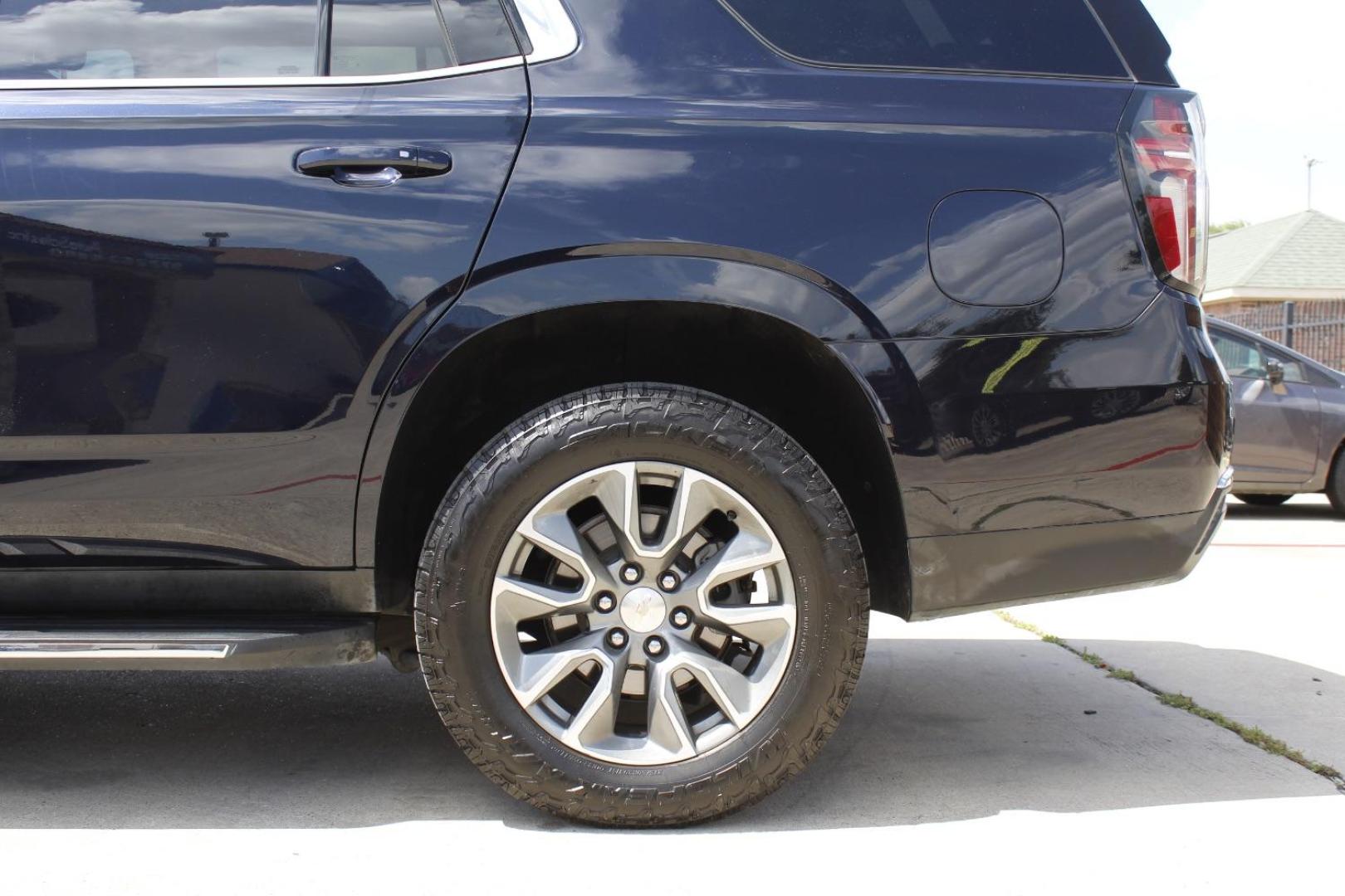 2021 Blue Chevrolet Tahoe 2WD LT (1GNSCNKD1MR) with an Duramax 3L I-6 diesel direct injection engine, located at 2401 E Main St., Grand Prairie, TX, 75050, (972) 262-4440, 32.748981, -96.969643 - Photo#4