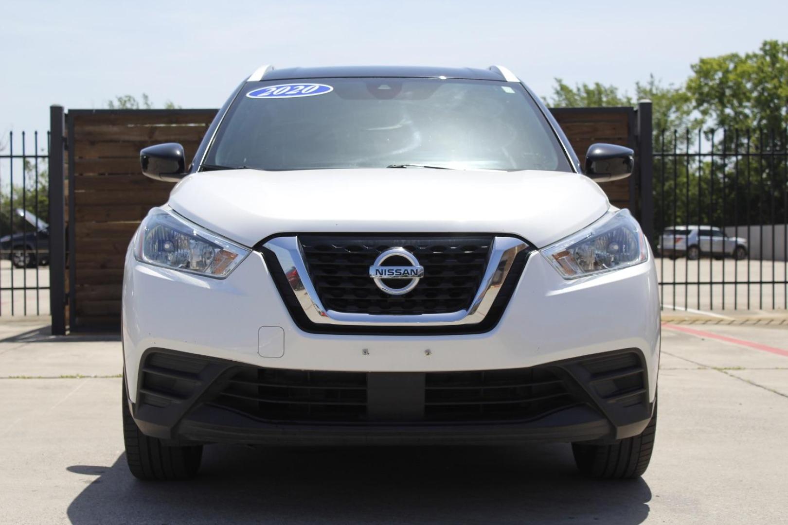 2020 White Nissan Kicks SV Xtronic CVT (3N1CP5CV3LL) with an 1.6L I-4 DOHC engine, located at 2401 E Main St., Grand Prairie, TX, 75050, (972) 262-4440, 32.748981, -96.969643 - Photo#0