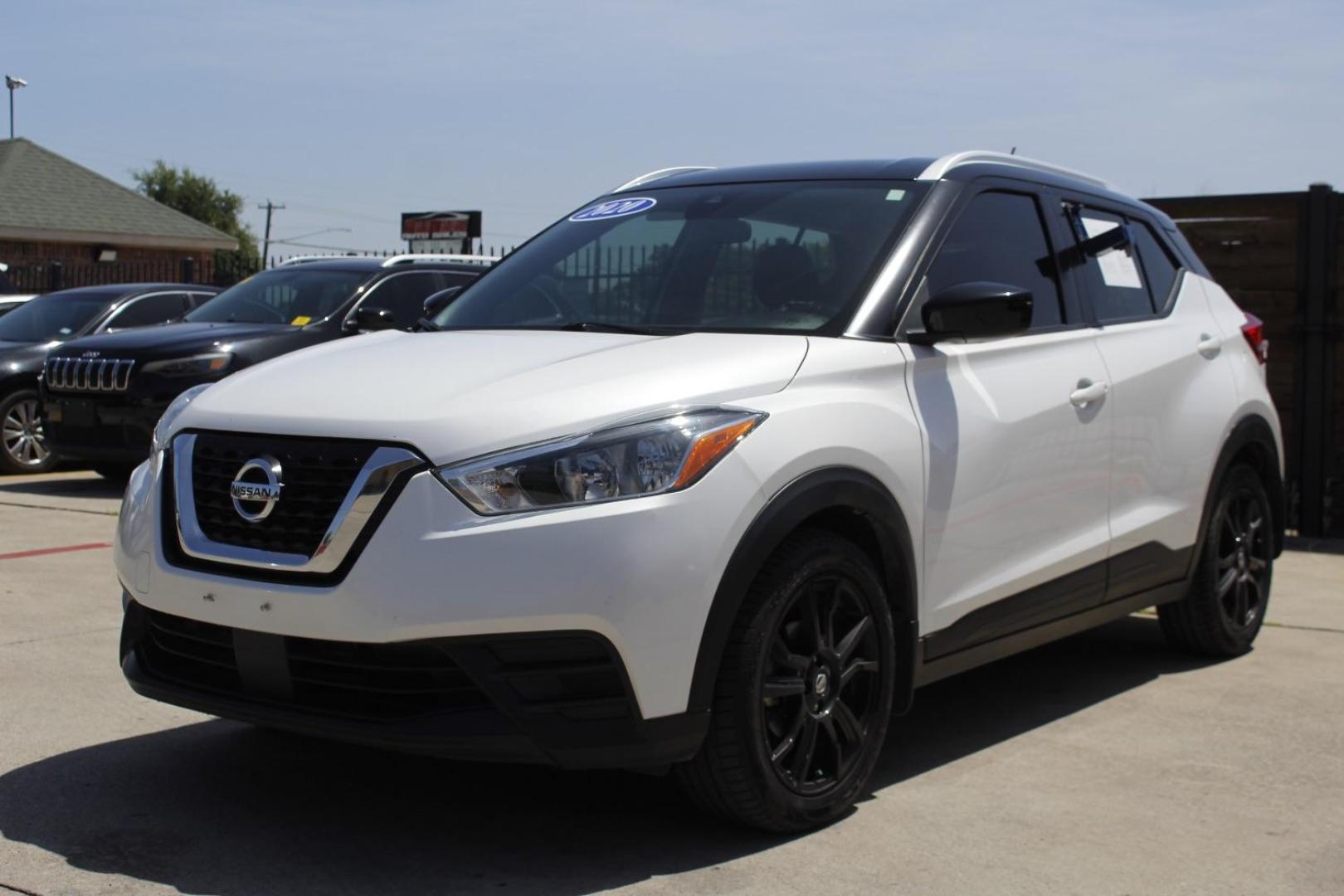 2020 White Nissan Kicks SV Xtronic CVT (3N1CP5CV3LL) with an 1.6L I-4 DOHC engine, located at 2401 E Main St., Grand Prairie, TX, 75050, (972) 262-4440, 32.748981, -96.969643 - Photo#1