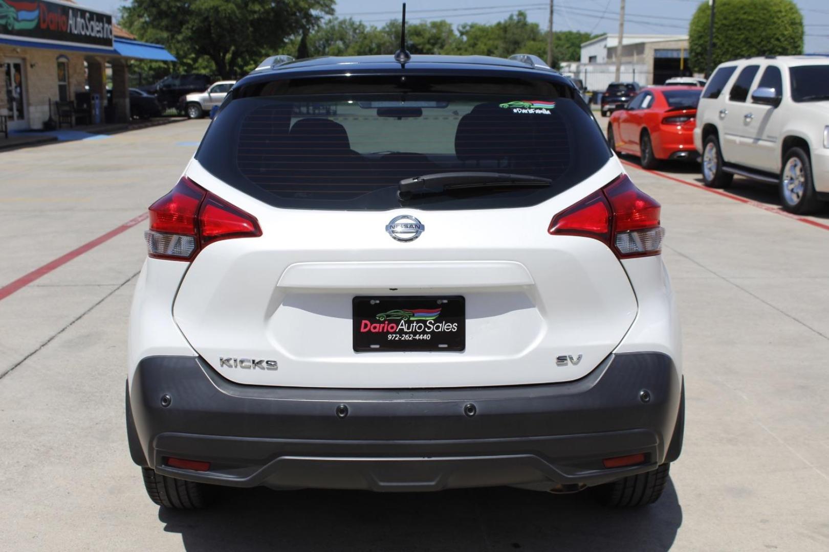 2020 White Nissan Kicks SV Xtronic CVT (3N1CP5CV3LL) with an 1.6L I-4 DOHC engine, located at 2401 E Main St., Grand Prairie, TX, 75050, (972) 262-4440, 32.748981, -96.969643 - Photo#5