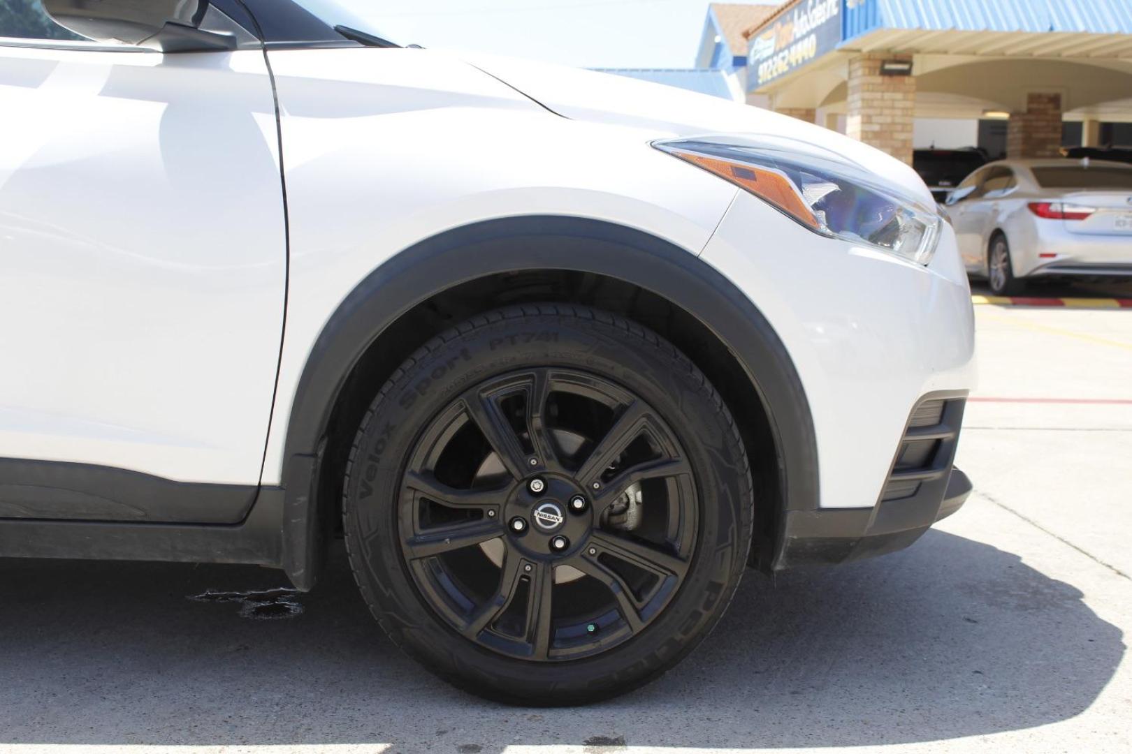 2020 White Nissan Kicks SV Xtronic CVT (3N1CP5CV3LL) with an 1.6L I-4 DOHC engine, located at 2401 E Main St., Grand Prairie, TX, 75050, (972) 262-4440, 32.748981, -96.969643 - Photo#10
