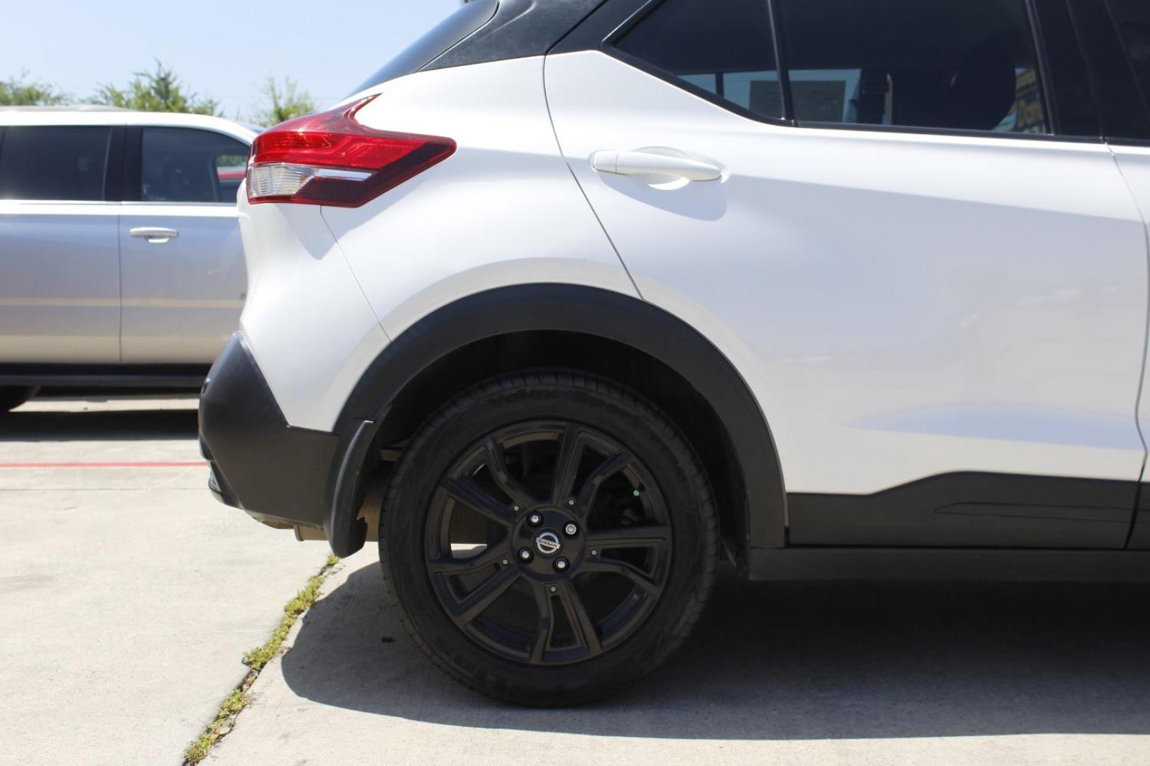 2020 White Nissan Kicks SV Xtronic CVT (3N1CP5CV3LL) with an 1.6L I-4 DOHC engine, located at 2401 E Main St., Grand Prairie, TX, 75050, (972) 262-4440, 32.748981, -96.969643 - Photo#11