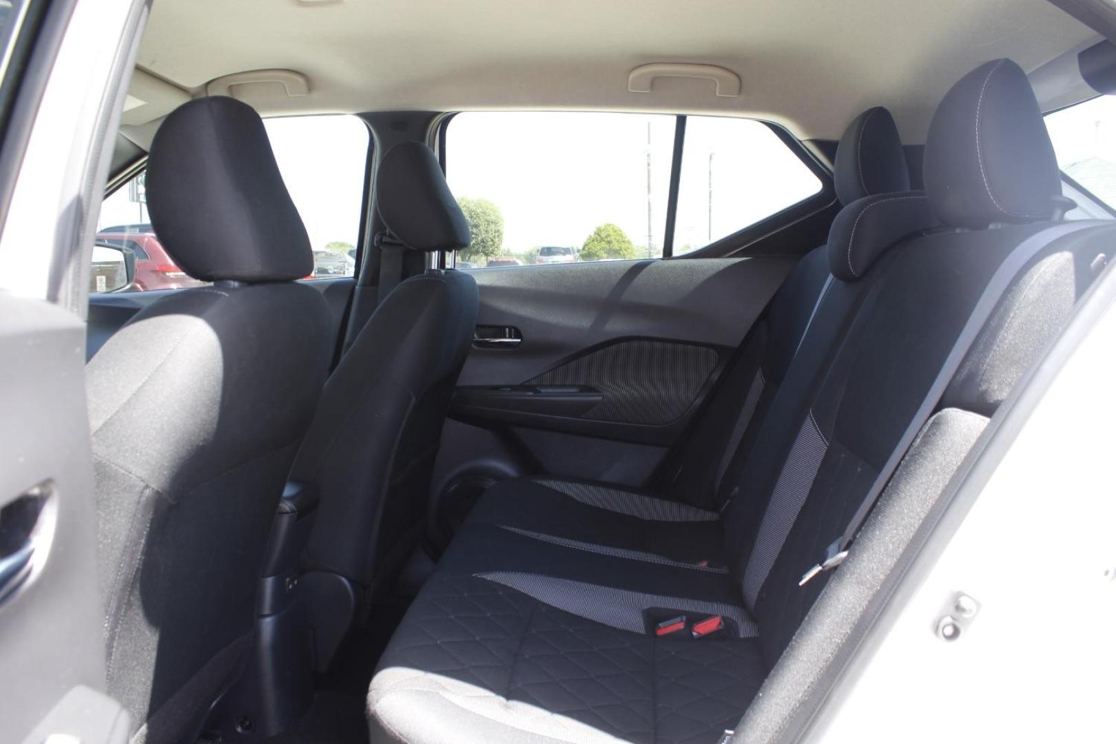 2020 White Nissan Kicks SV Xtronic CVT (3N1CP5CV3LL) with an 1.6L I-4 DOHC engine, located at 2401 E Main St., Grand Prairie, TX, 75050, (972) 262-4440, 32.748981, -96.969643 - Photo#13