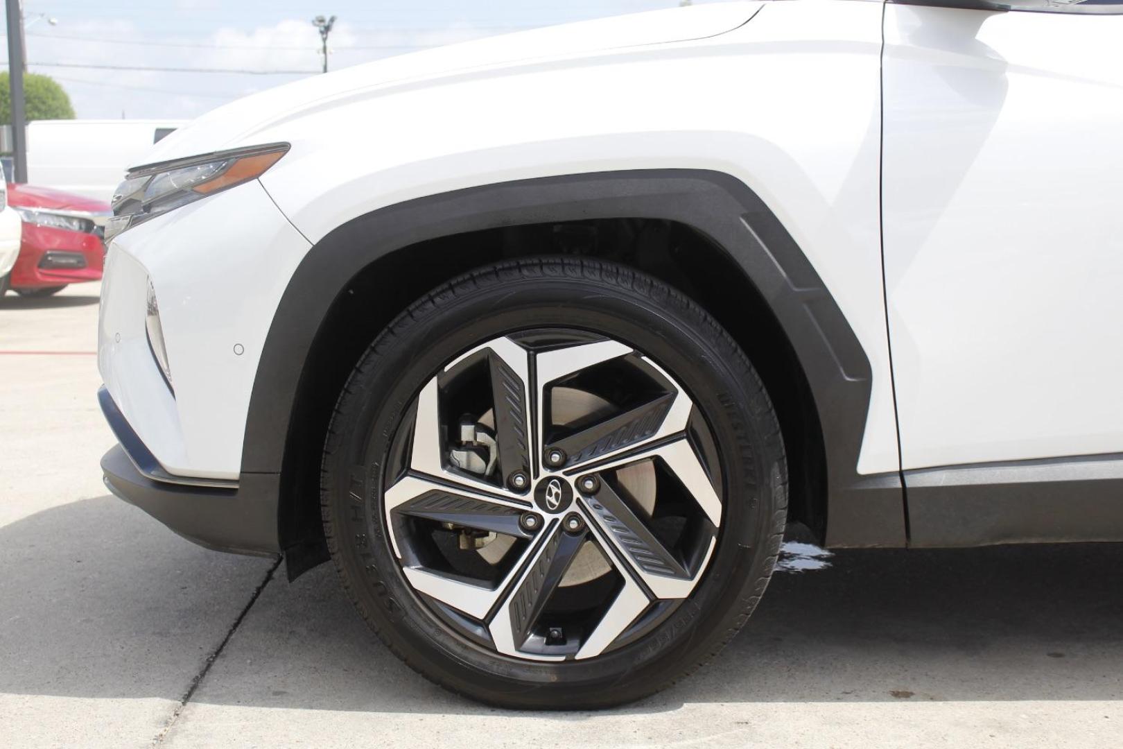 2022 White Hyundai Tucson Limited (5NMJE3AE5NH) with an Smartstream 2.5L I-4 port/direct injection engine, located at 2401 E Main St., Grand Prairie, TX, 75050, (972) 262-4440, 32.748981, -96.969643 - Photo#3