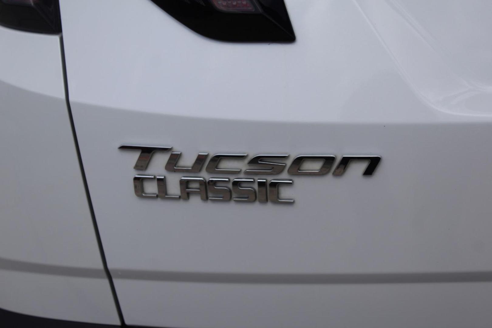 2022 White Hyundai Tucson Limited (5NMJE3AE5NH) with an Smartstream 2.5L I-4 port/direct injection engine, located at 2401 E Main St., Grand Prairie, TX, 75050, (972) 262-4440, 32.748981, -96.969643 - Photo#5