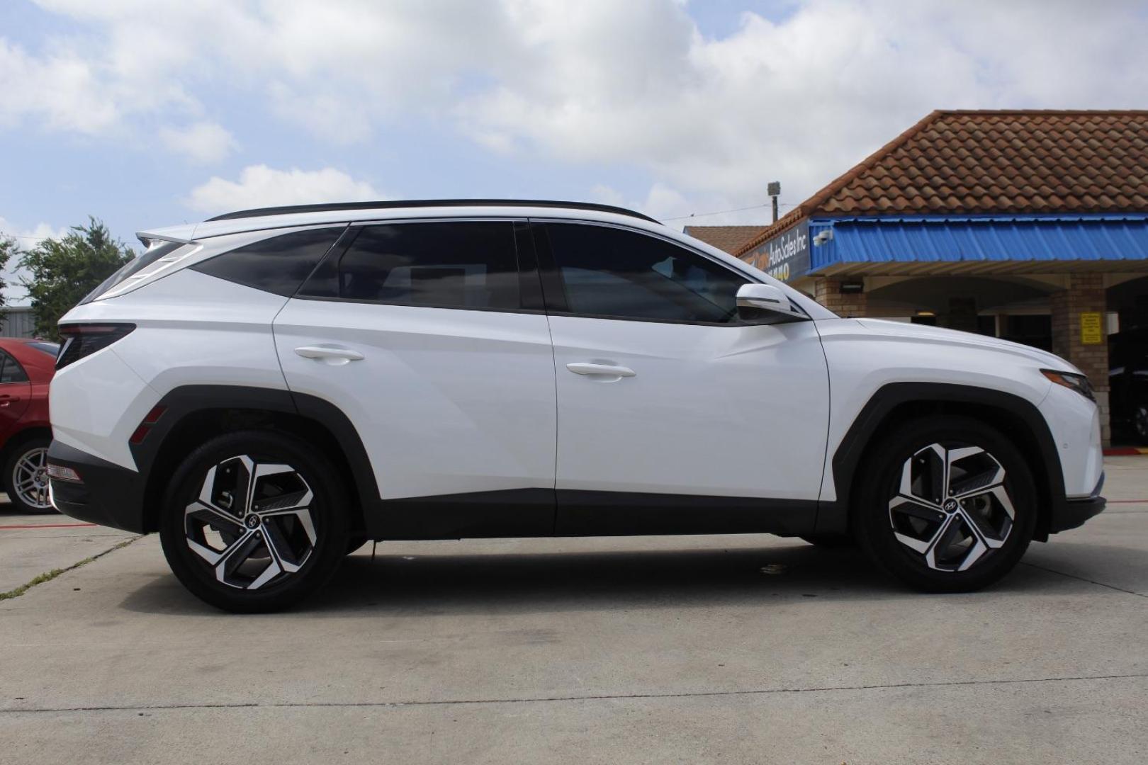 2022 White Hyundai Tucson Limited (5NMJE3AE5NH) with an Smartstream 2.5L I-4 port/direct injection engine, located at 2401 E Main St., Grand Prairie, TX, 75050, (972) 262-4440, 32.748981, -96.969643 - Photo#7
