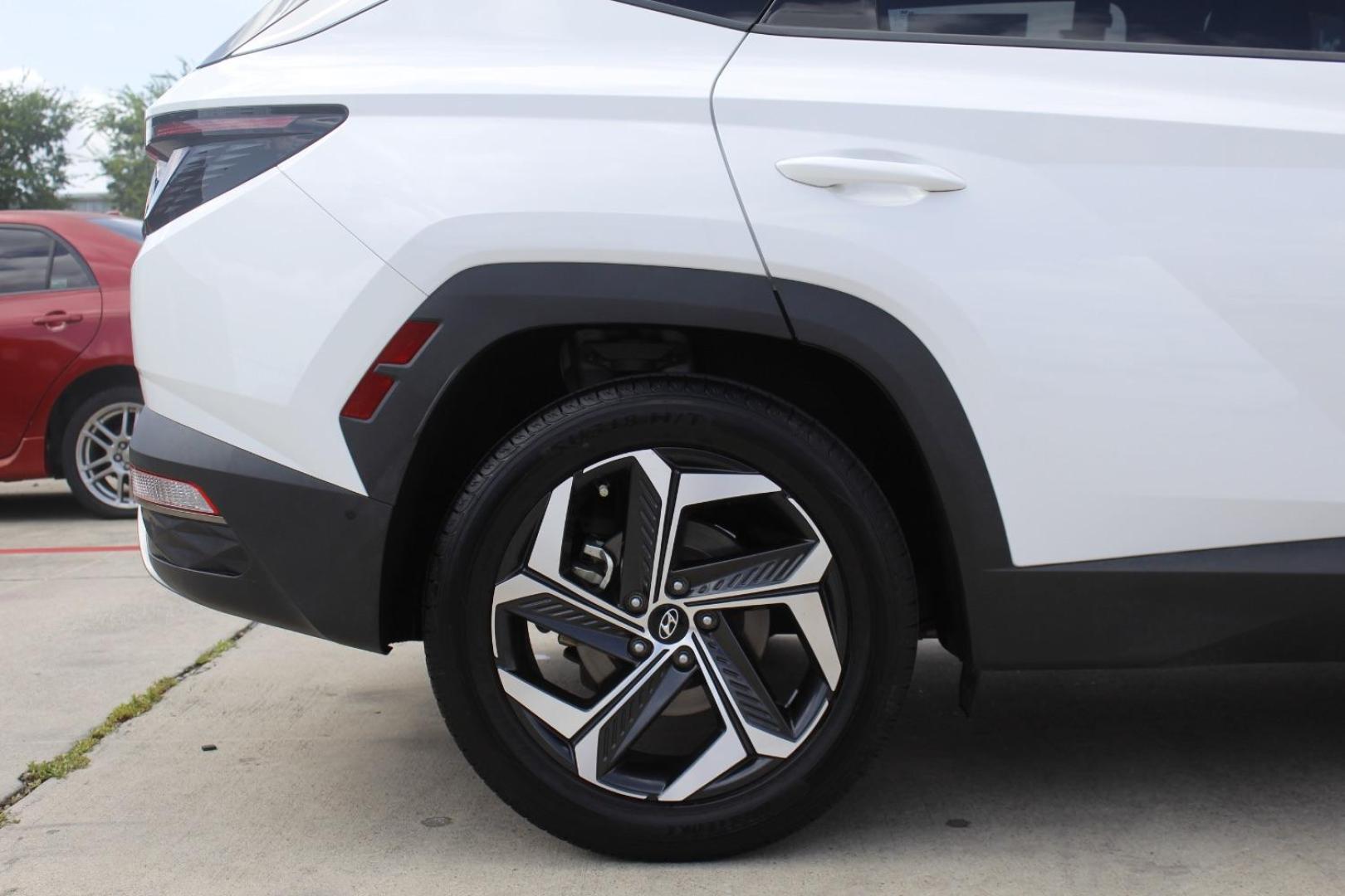 2022 White Hyundai Tucson Limited (5NMJE3AE5NH) with an Smartstream 2.5L I-4 port/direct injection engine, located at 2401 E Main St., Grand Prairie, TX, 75050, (972) 262-4440, 32.748981, -96.969643 - Photo#9