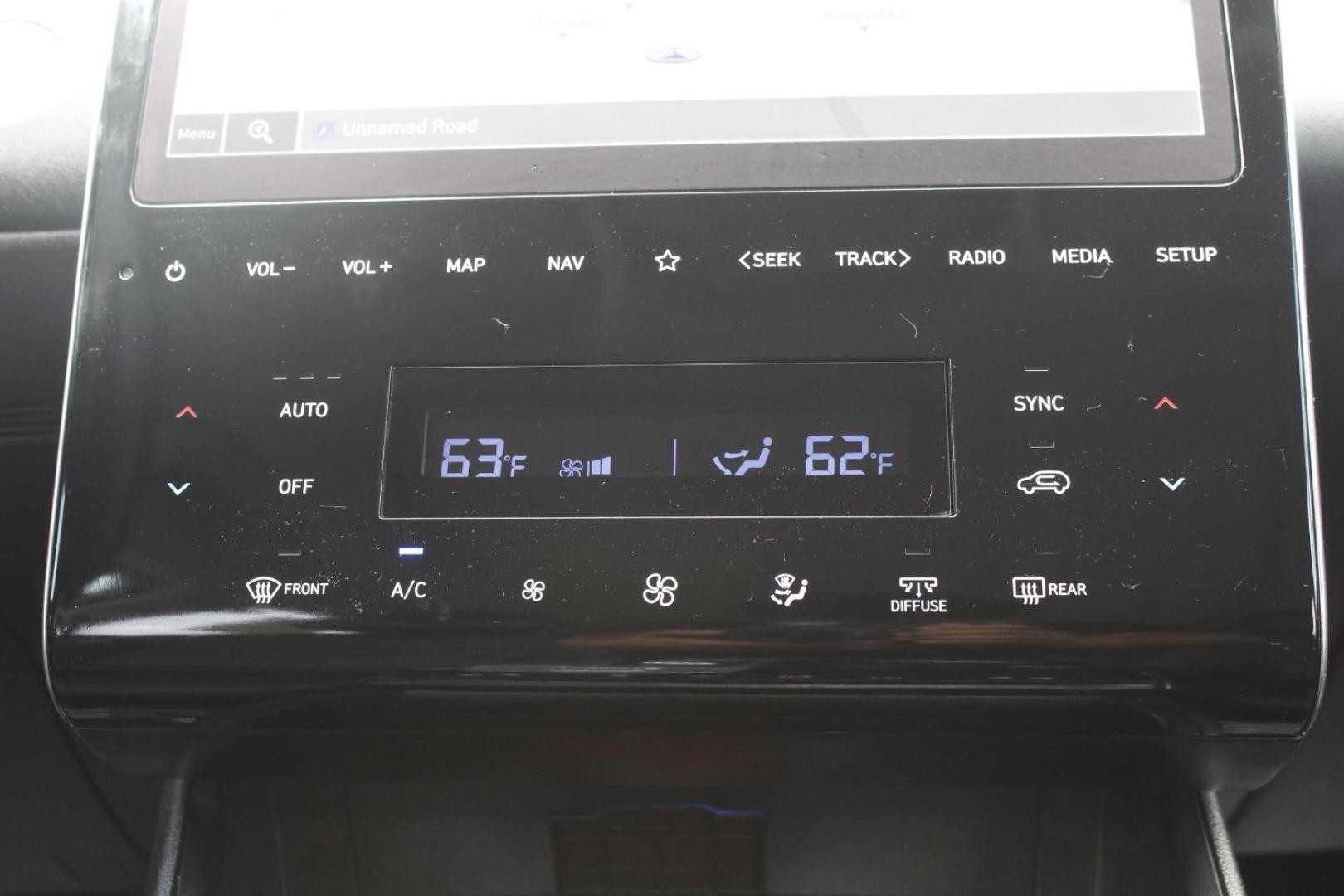 2022 White Hyundai Tucson Limited (5NMJE3AE5NH) with an Smartstream 2.5L I-4 port/direct injection engine, located at 2401 E Main St., Grand Prairie, TX, 75050, (972) 262-4440, 32.748981, -96.969643 - Photo#16