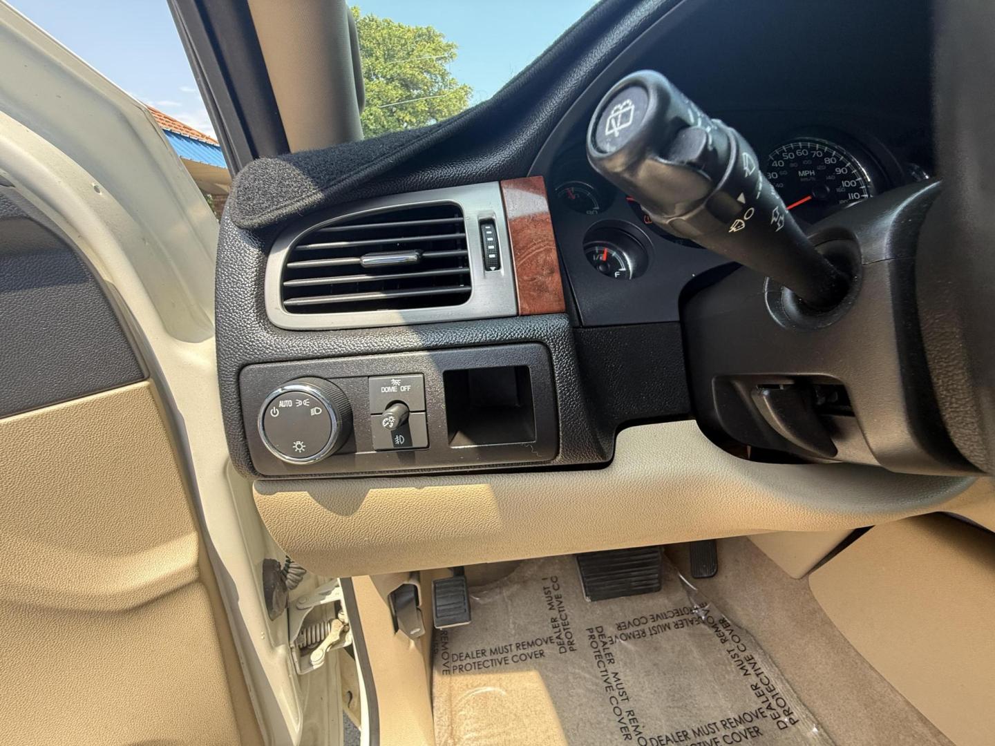 2008 White Chevrolet Tahoe (1GNFC13028R) , located at 2401 E Main St., Grand Prairie, TX, 75050, (972) 262-4440, 32.748981, -96.969643 - Photo#6