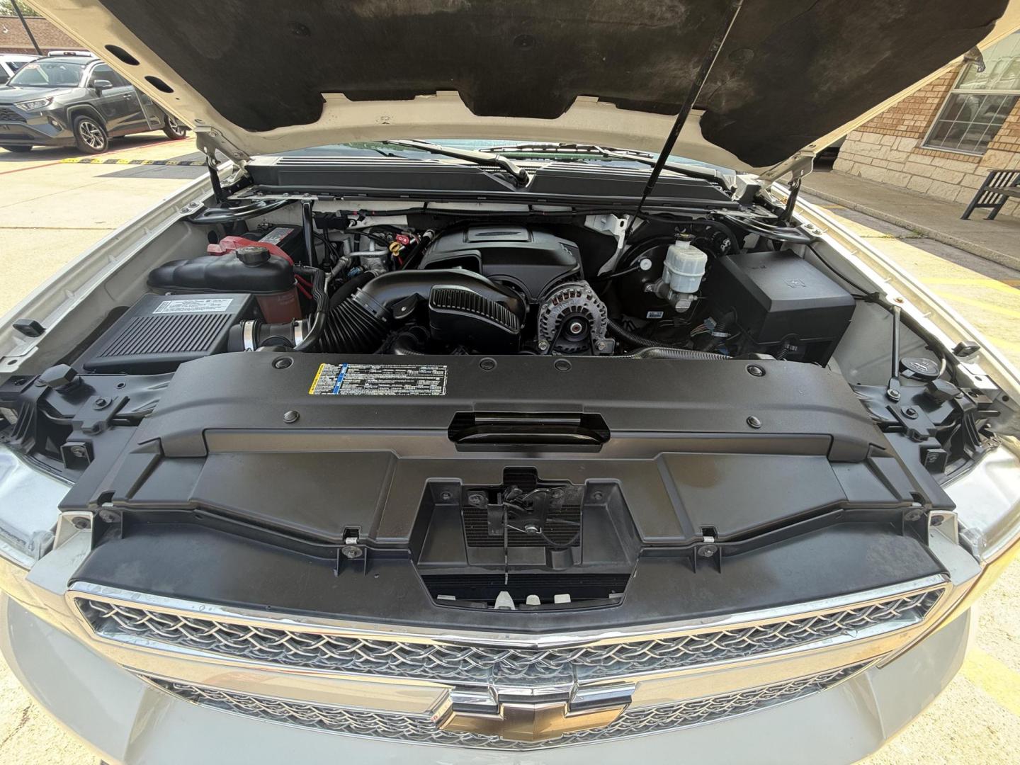 2008 White Chevrolet Tahoe (1GNFC13028R) , located at 2401 E Main St., Grand Prairie, TX, 75050, (972) 262-4440, 32.748981, -96.969643 - Photo#32