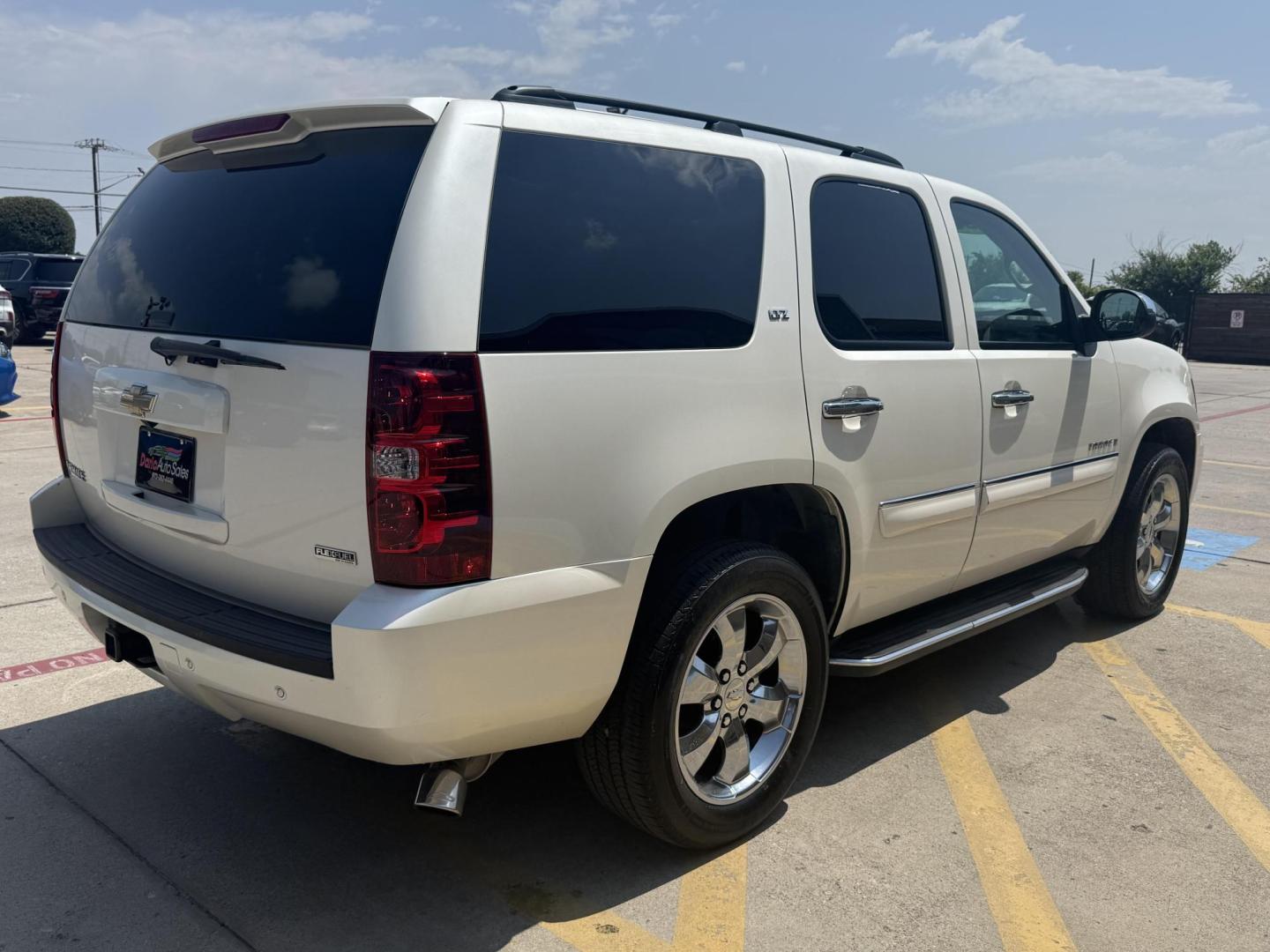 2008 White Chevrolet Tahoe (1GNFC13028R) , located at 2401 E Main St., Grand Prairie, TX, 75050, (972) 262-4440, 32.748981, -96.969643 - Photo#39