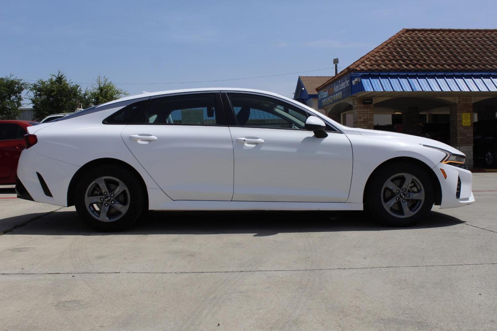 2021 White Kia K5 LXS (5XXG14J23MG) with an Gamma-II 1.6L I-4 gasoline direct injection engine, located at 2401 E Main St., Grand Prairie, TX, 75050, (972) 262-4440, 32.748981, -96.969643 - Photo#9