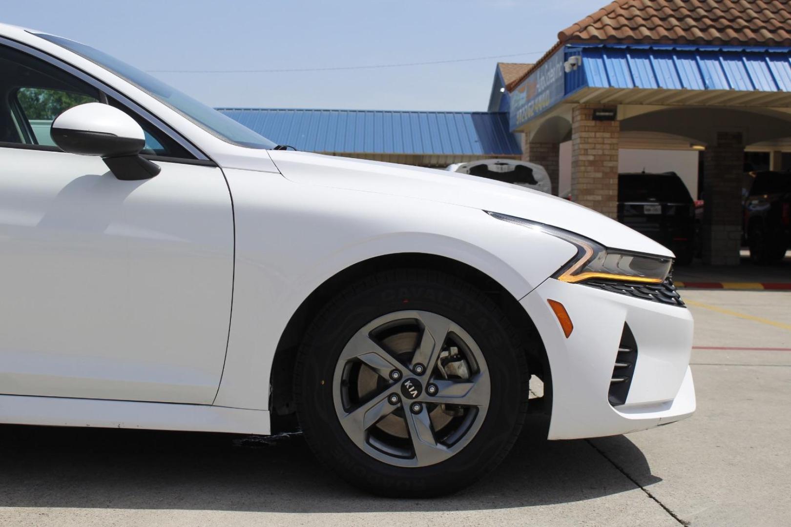 2021 White Kia K5 LXS (5XXG14J23MG) with an Gamma-II 1.6L I-4 gasoline direct injection engine, located at 2401 E Main St., Grand Prairie, TX, 75050, (972) 262-4440, 32.748981, -96.969643 - Photo#10
