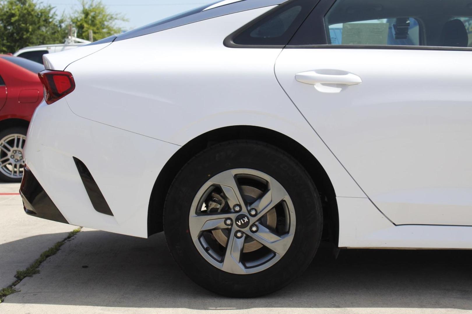 2021 White Kia K5 LXS (5XXG14J23MG) with an Gamma-II 1.6L I-4 gasoline direct injection engine, located at 2401 E Main St., Grand Prairie, TX, 75050, (972) 262-4440, 32.748981, -96.969643 - Photo#11