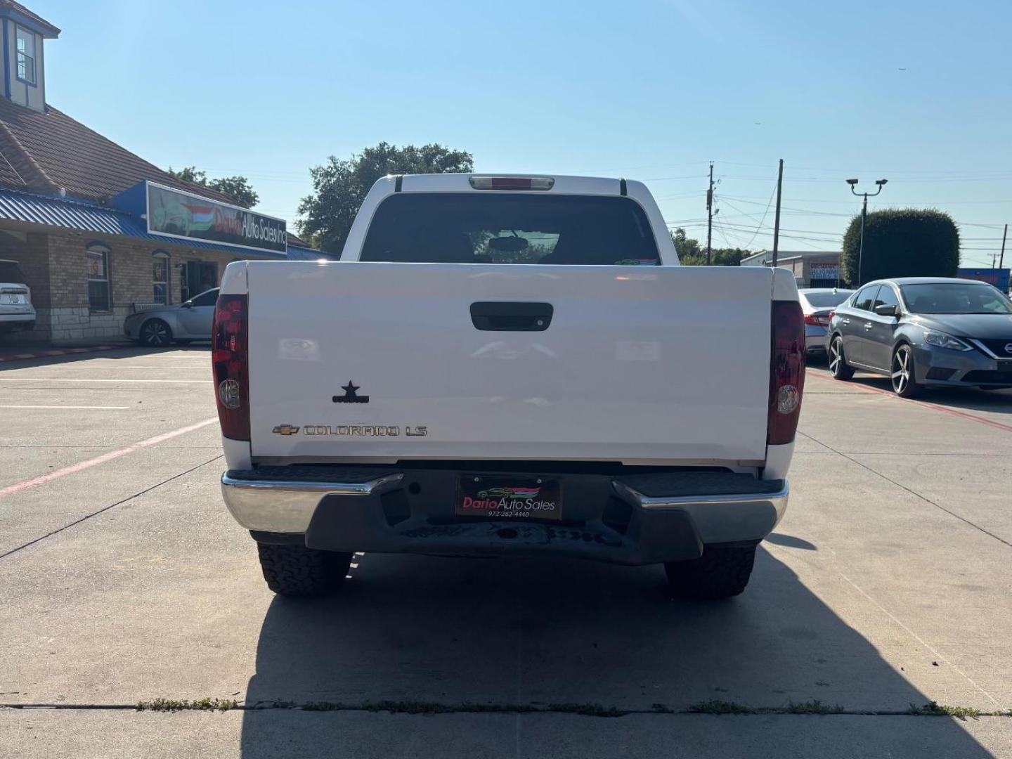 2004 White Chevrolet Colorado LS (1GCDS136348) with an Vortec 3.5L I-5 DOHC engine, located at 2401 E Main St., Grand Prairie, TX, 75050, (972) 262-4440, 32.748981, -96.969643 - Photo#6