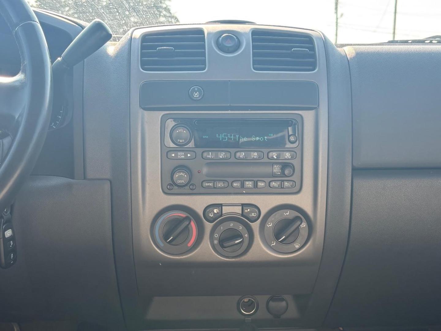 2004 White Chevrolet Colorado LS (1GCDS136348) with an Vortec 3.5L I-5 DOHC engine, located at 2401 E Main St., Grand Prairie, TX, 75050, (972) 262-4440, 32.748981, -96.969643 - Photo#11