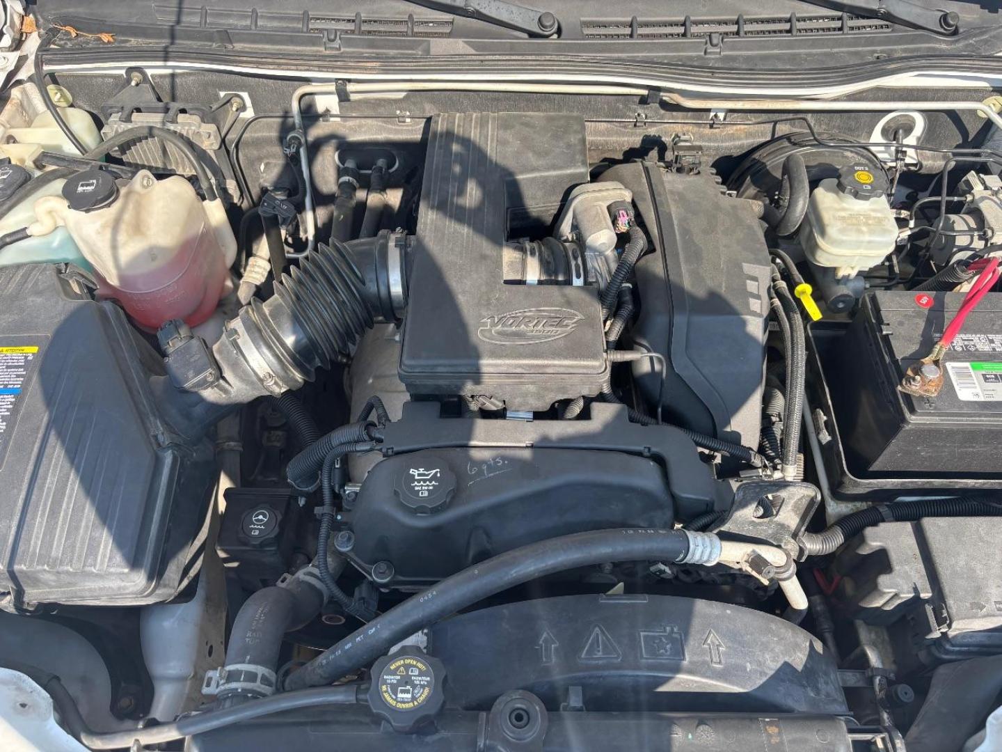 2004 White Chevrolet Colorado LS (1GCDS136348) with an Vortec 3.5L I-5 DOHC engine, located at 2401 E Main St., Grand Prairie, TX, 75050, (972) 262-4440, 32.748981, -96.969643 - Photo#14