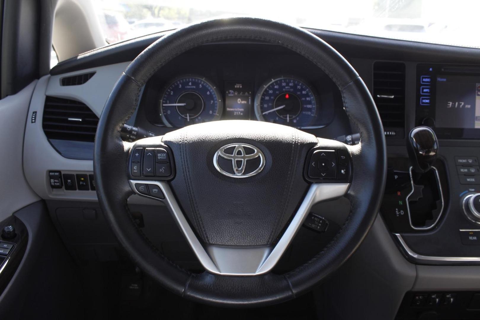 2017 Gray Toyota Sienna Limited Premium 7-Passenger (5TDYZ3DC3HS) with an 3.5L V6 EFI DOHC 24V engine, 8-Speed Automatic transmission, located at 2401 E Main St., Grand Prairie, TX, 75050, (972) 262-4440, 32.748981, -96.969643 - Photo#3