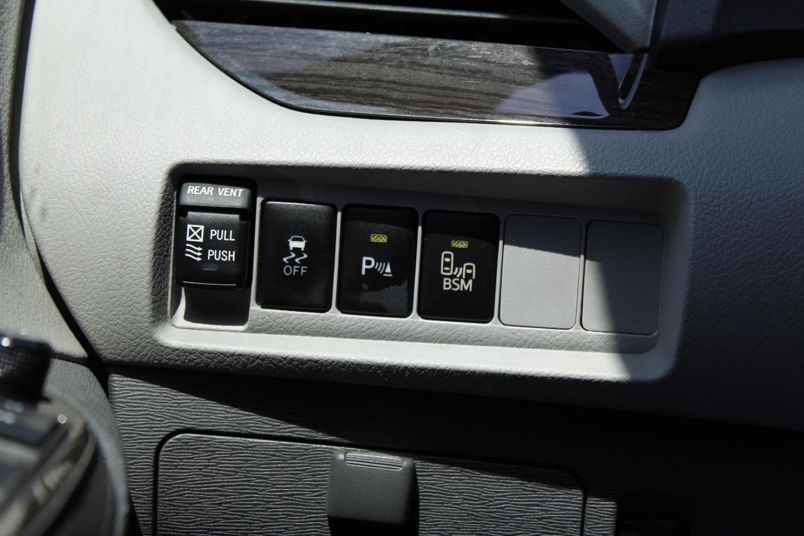 2017 Gray Toyota Sienna Limited Premium 7-Passenger (5TDYZ3DC3HS) with an 3.5L V6 EFI DOHC 24V engine, 8-Speed Automatic transmission, located at 2401 E Main St., Grand Prairie, TX, 75050, (972) 262-4440, 32.748981, -96.969643 - Photo#11