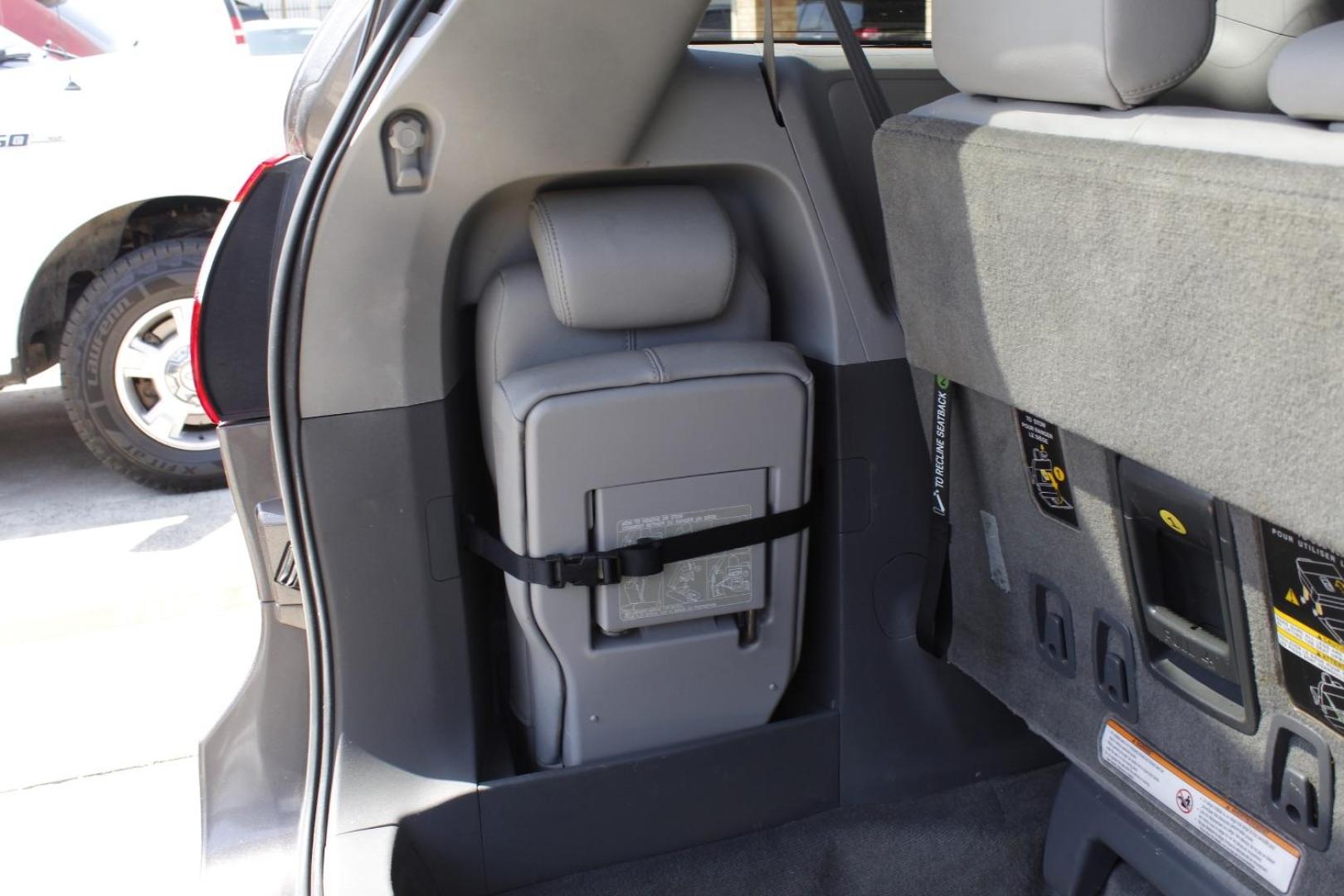 2017 Gray Toyota Sienna Limited Premium 7-Passenger (5TDYZ3DC3HS) with an 3.5L V6 EFI DOHC 24V engine, 8-Speed Automatic transmission, located at 2401 E Main St., Grand Prairie, TX, 75050, (972) 262-4440, 32.748981, -96.969643 - Photo#12